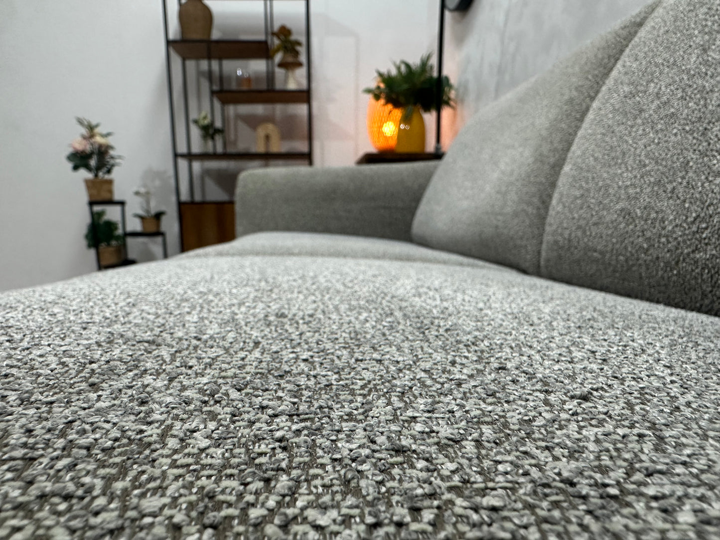 Licht Grijze Bouclé Stoffen Hoekbank ~ Vaste Kussens