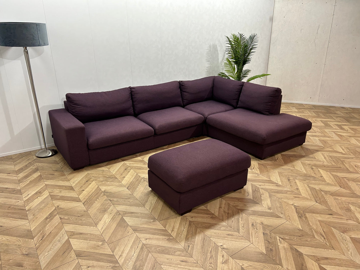 UrbanSofa Paarse Hoekbank ~ Inc. Hocker