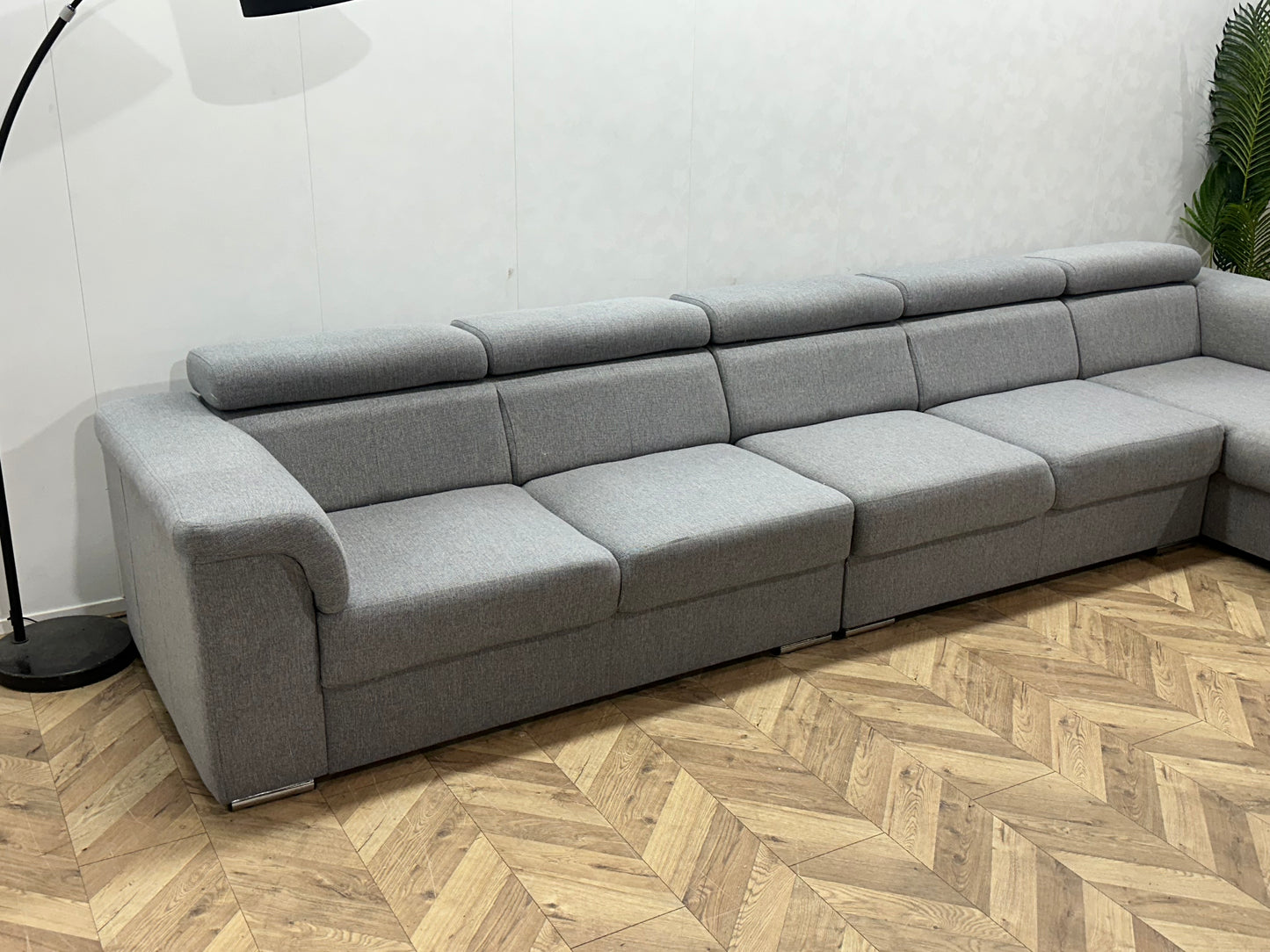 Licht Grijze Ruime Hoekbank ~ Verstelbare Hoofdsteunen