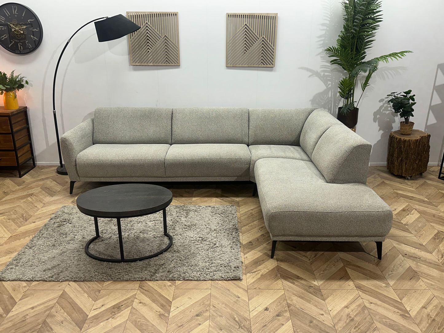 Licht Grijze Bouclé Stoffen Hoekbank ~ Vaste Kussens