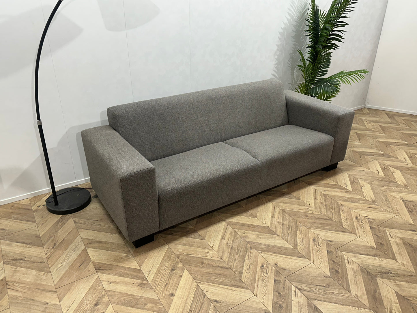 Licht grijze 2.5-Zits Bank Inc Hocker ~  Vaste Kussens