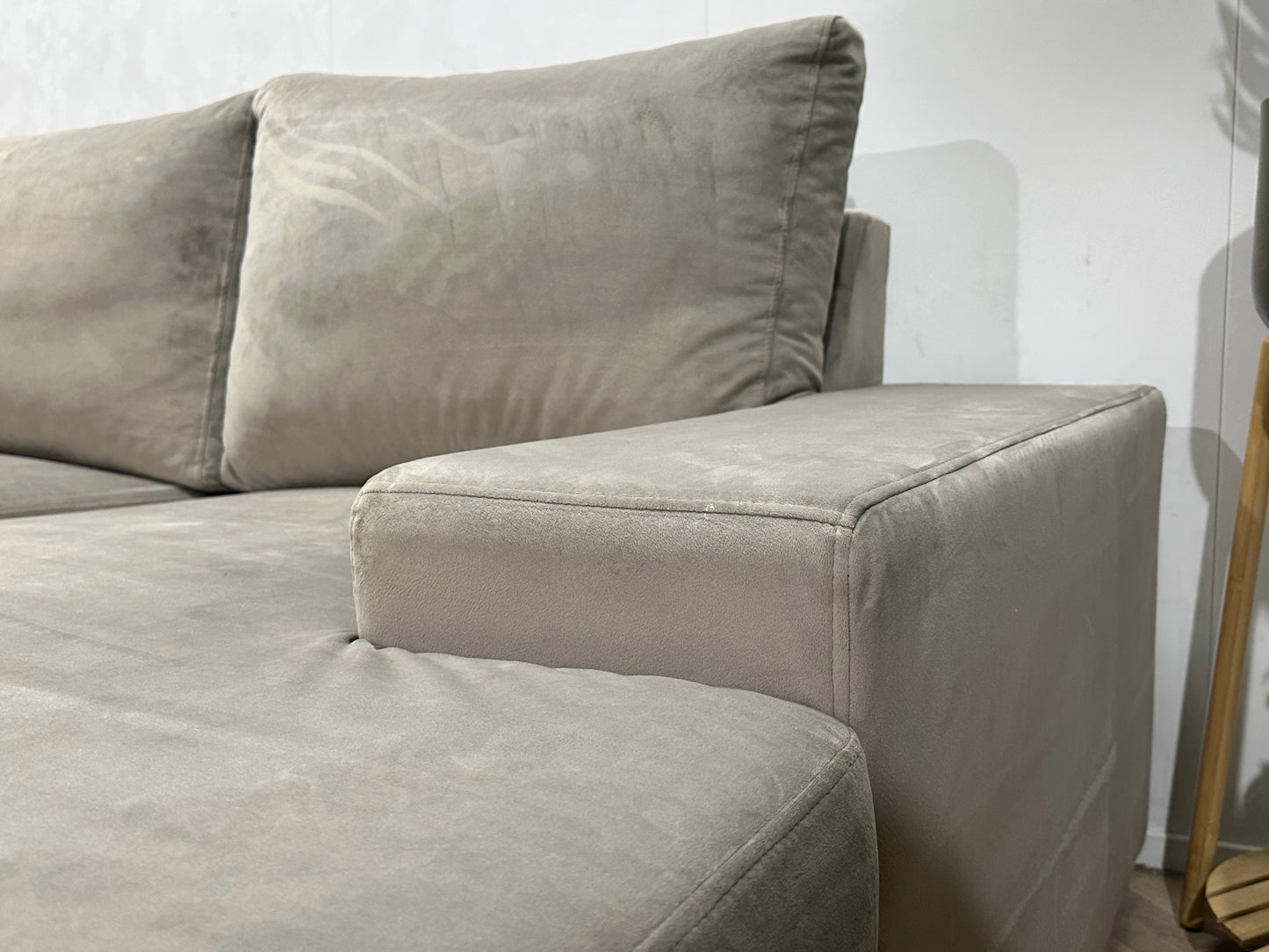 Grijze Velvet U Bank ~ Losse Kussens Met Afneembare Hoezen