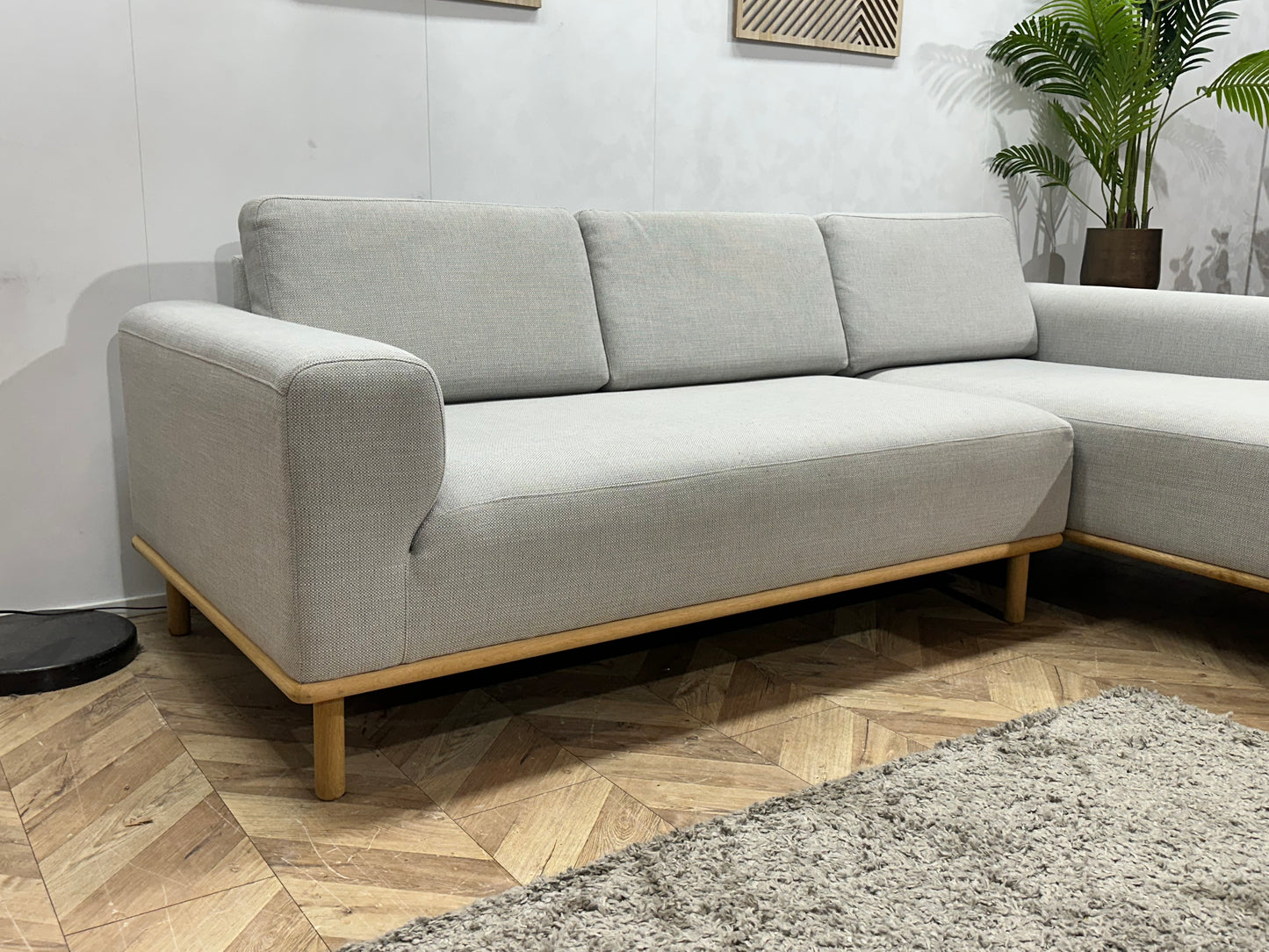 Licht Grijze Hoekbank ~ Losse Rugkussens Met Afneembare Hoezen