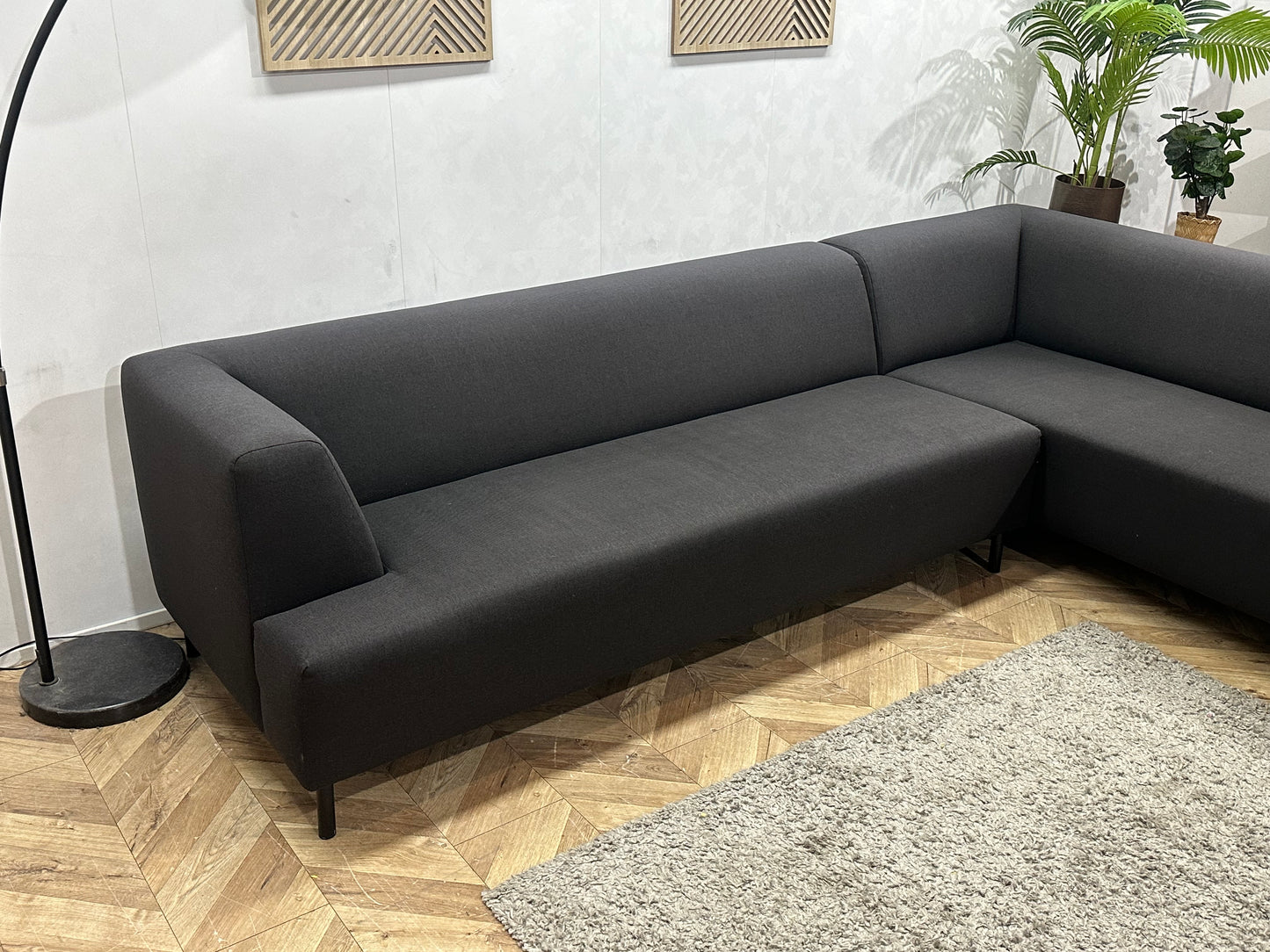 Zwarte Hoekbank ~ Vaste Kussens