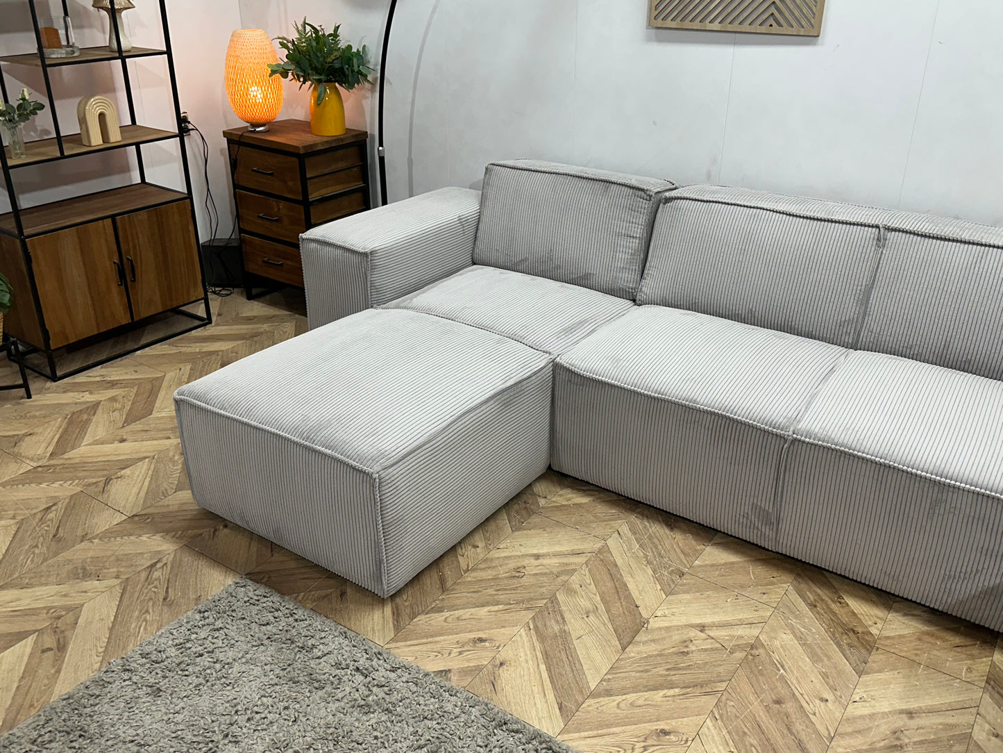 !Showroommodel! Licht Grijze Ribstof U Bank