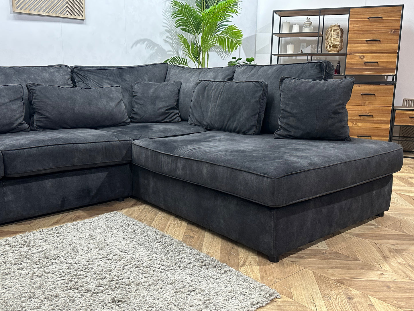 Zwarte Velvet Hoekbank ~ Losse Kussens Met Afneembare Hoezen