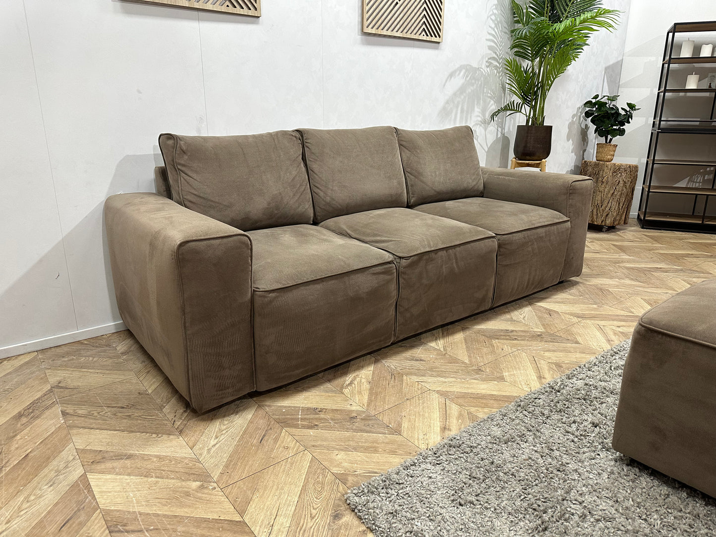 Bruine Velvet 2.5-Zits Bank Incl Hocker ~ Losse Rugkussens