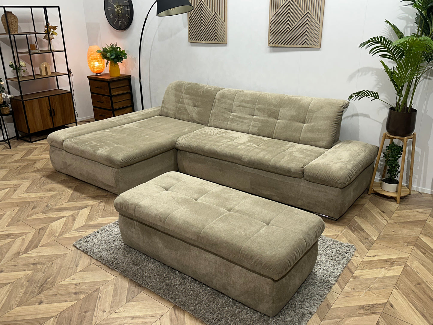 Beige Suède Stoffen Hoekbank Inc Hocker ~ Nieuwstaat