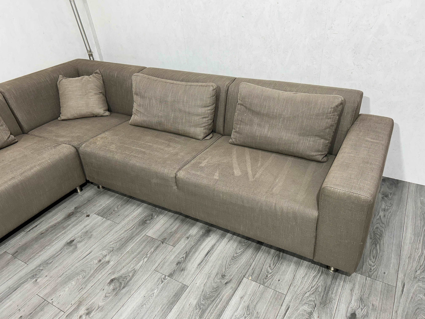Taupe Hoekbank ~ Vaste Kussens