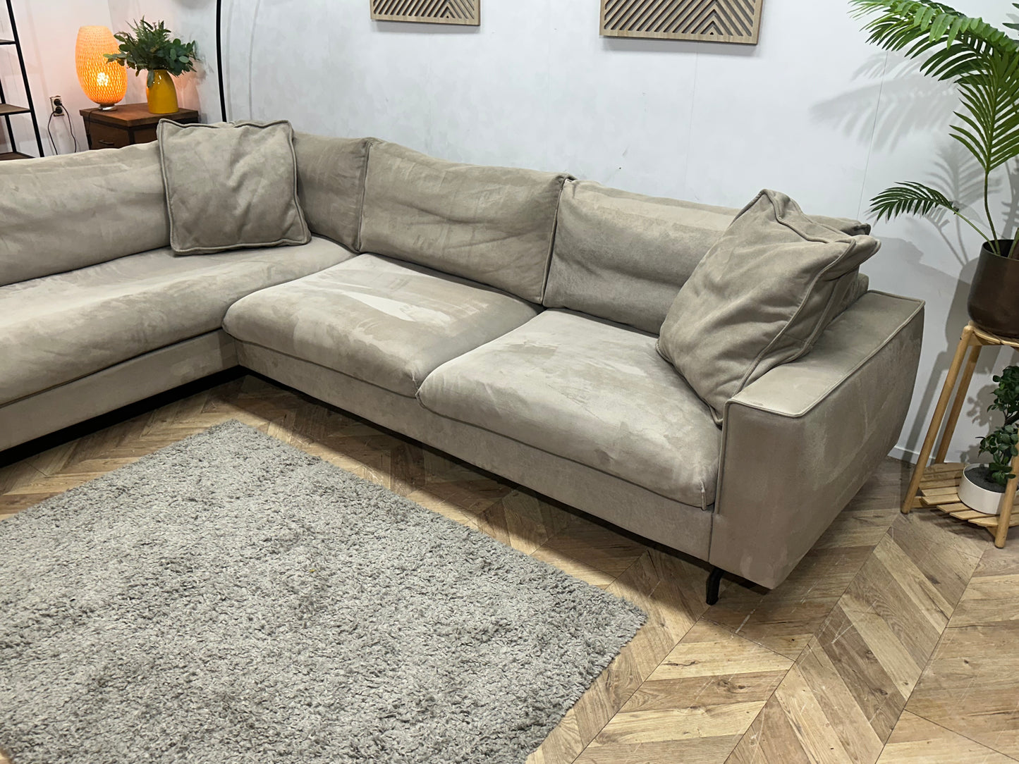 Taupe Velvet Hoekbank ~ Losse Kussens Met Afneembare Hoezen