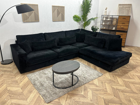 Zwarte Velvet Hoekbank ~ Losse Kussens Met Afneembare Hoezen