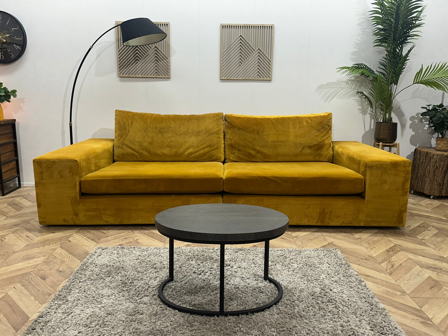 (1) Gele Velvet Rechte Bank ~ Losse Kussens Met Afneembare Hoezen