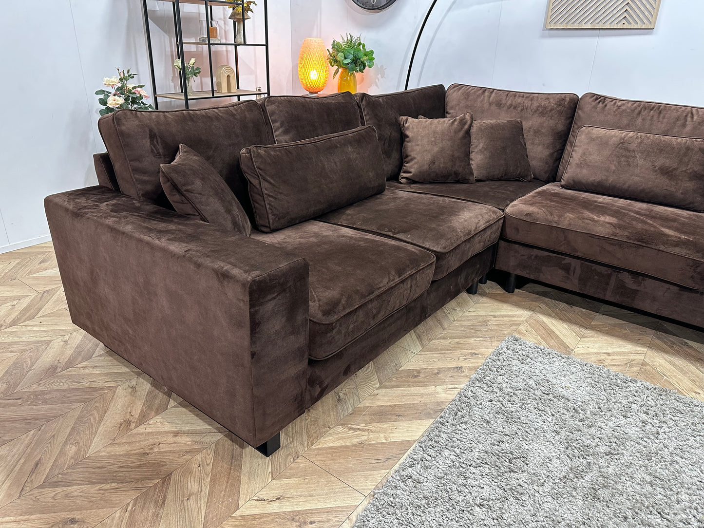 Bruine Velvet Hoekbank ~ Losse Kussens Met Afneembare Hoezen