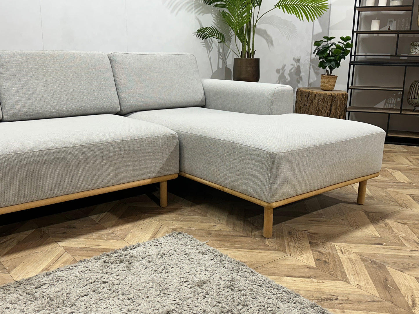 Licht Grijze Hoekbank ~ Losse Rugkussens Met Afneembare Hoezen