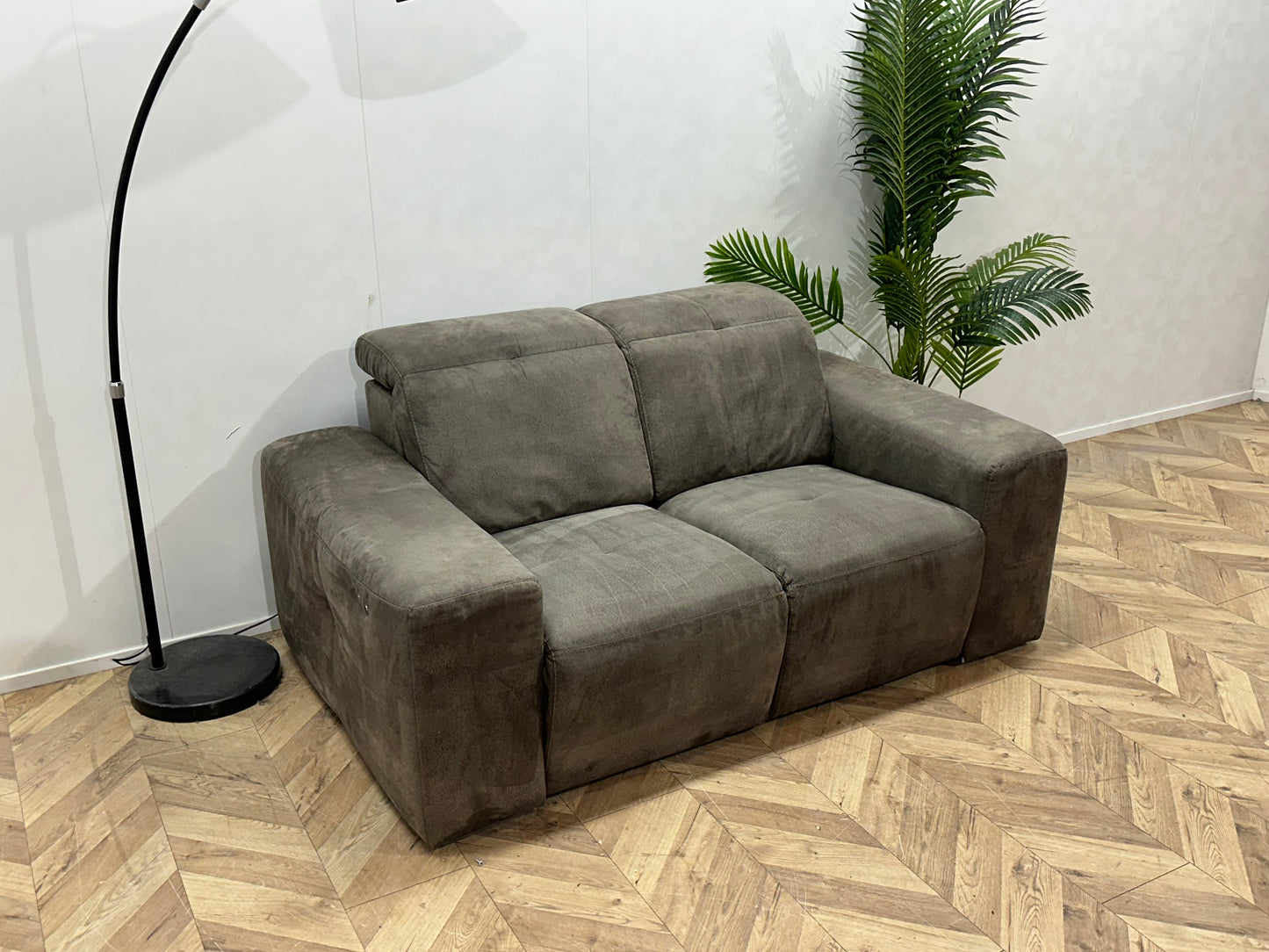 Bruin/Grijze Suède Stoffen 2-Zits Bank ~ Relaxfunctie ~ Verstelbare Hoofdsteunen