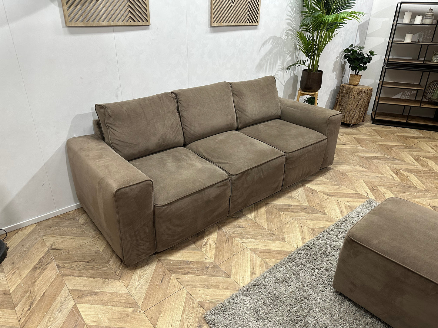 Bruine Velvet 2.5-Zits Bank Incl Hocker ~ Losse Rugkussens