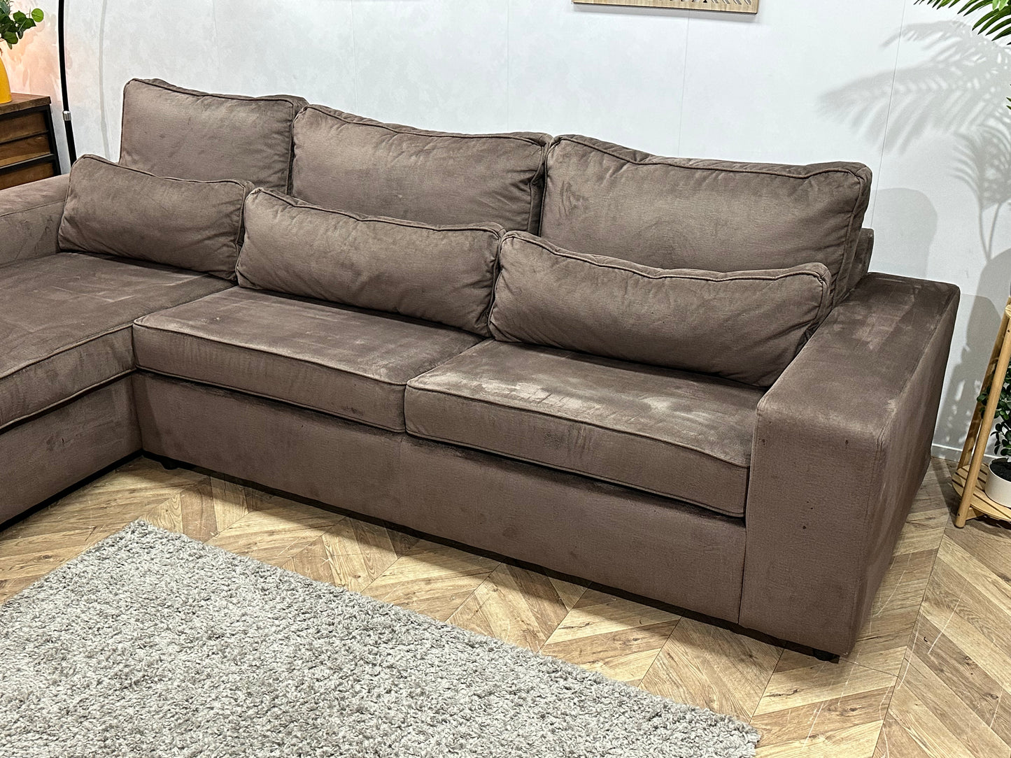 Bruine Velvet Hoekbank ~ Losse Kussens Met Afneembare Hoezen