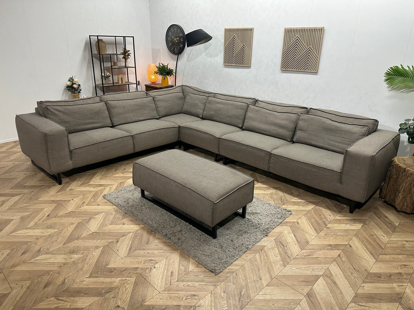 Taupe Ruime Hoekbank Inc Hocker ~ Meerdere Opstellingen