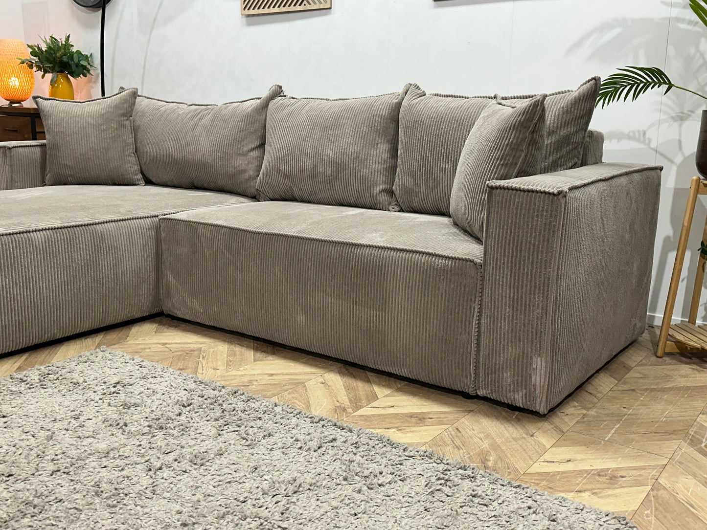 !Showroommodel! Licht Bruine Ribstof Hoekbank
