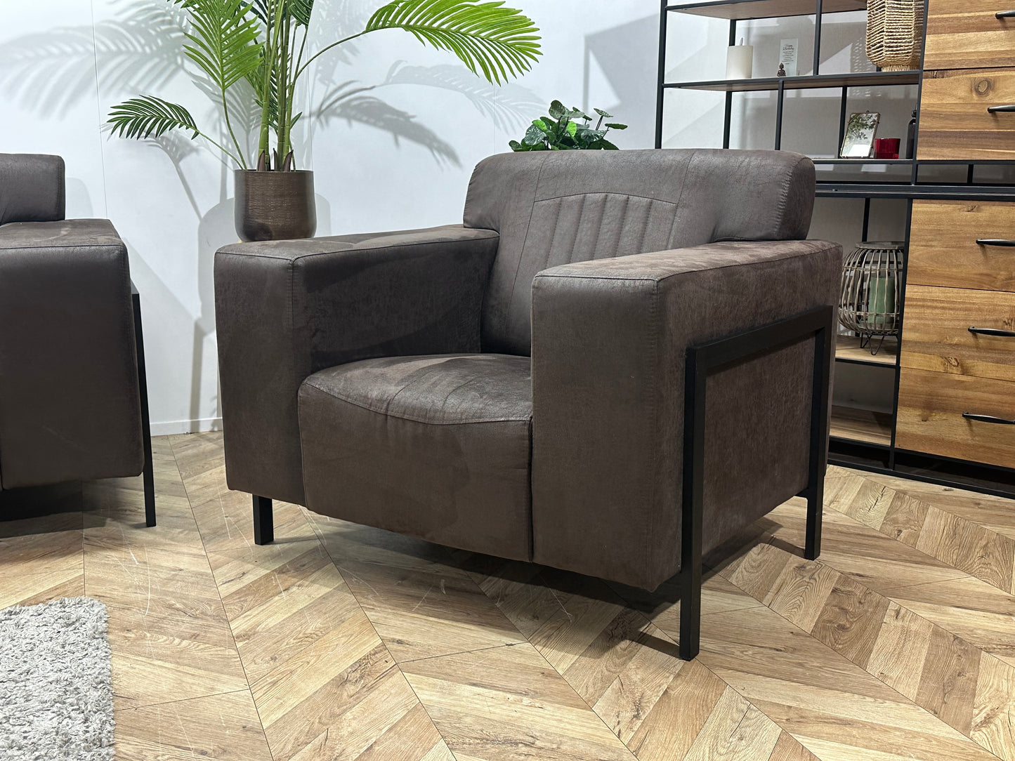 Bruine Suède Stoffen Banken Set Inc Fauteuil ~ Vaste Kussens