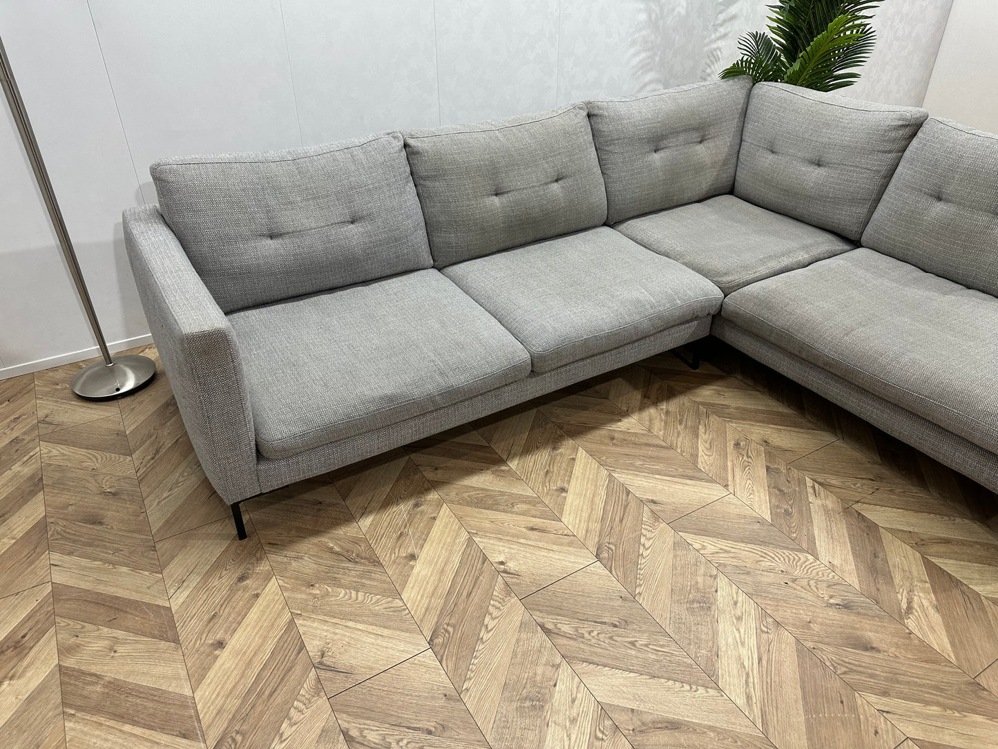 Licht Grijze Hoekbank Inc. Hocker ~ Losse Kussens Met Afneembare Hoezen