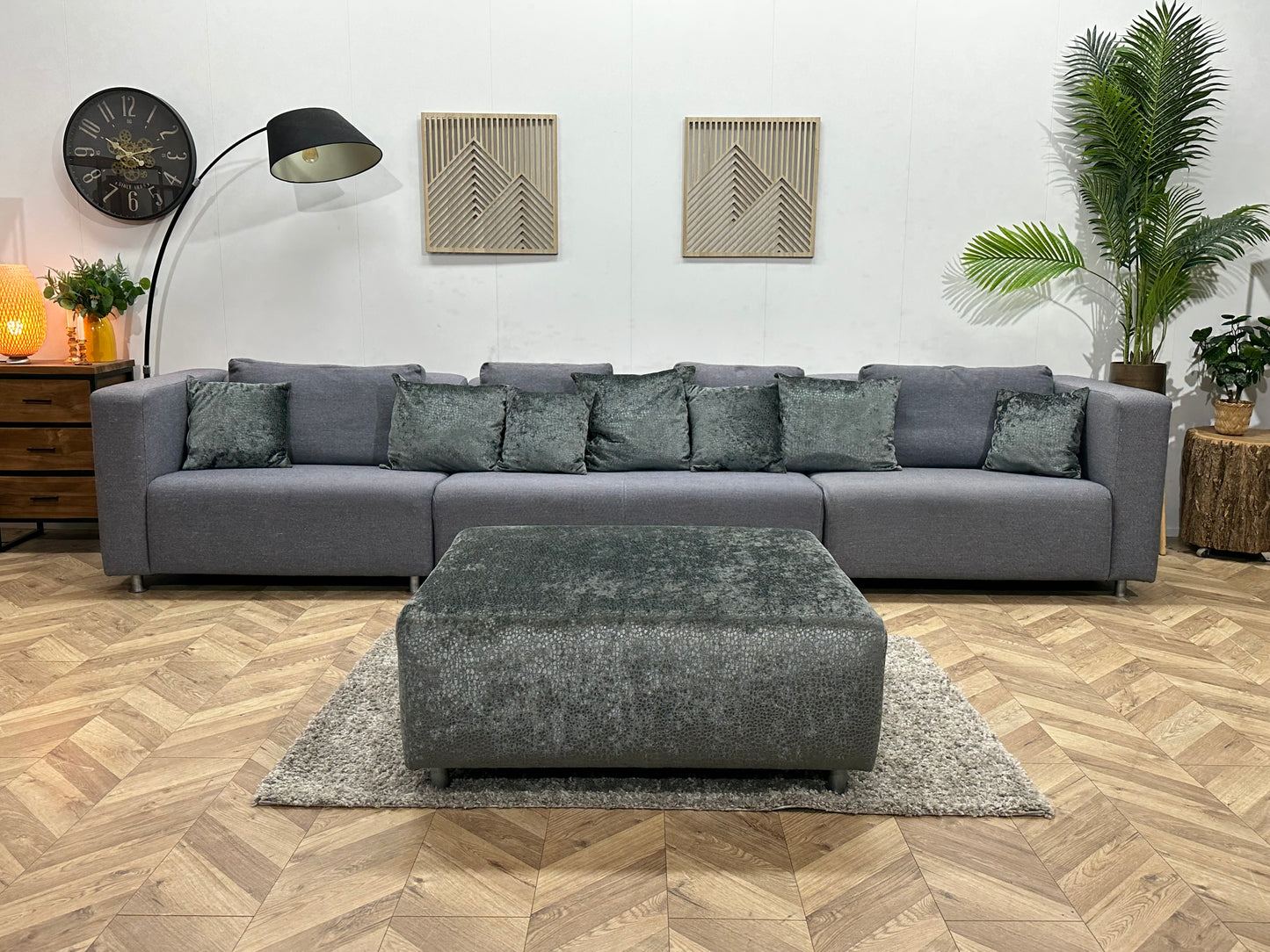 Grijze Ruime Hybride 3-Zits Bank Inc Hocker ~ Losse Rugkussens Met Afneembare Hoezen