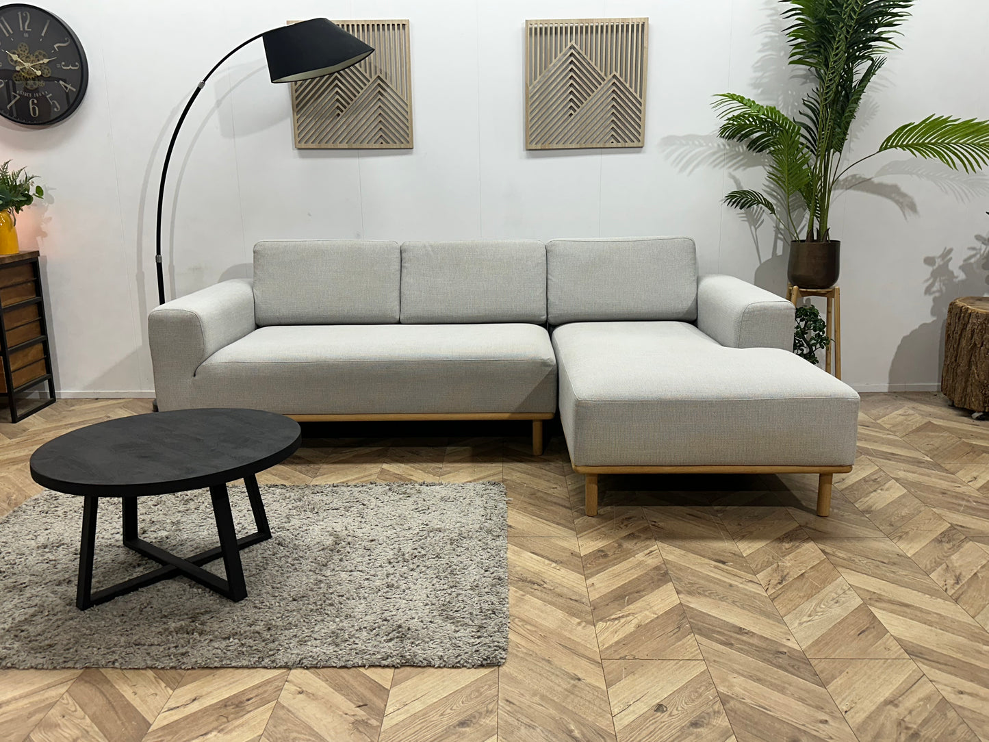 Licht Grijze Hoekbank ~ Losse Rugkussens Met Afneembare Hoezen