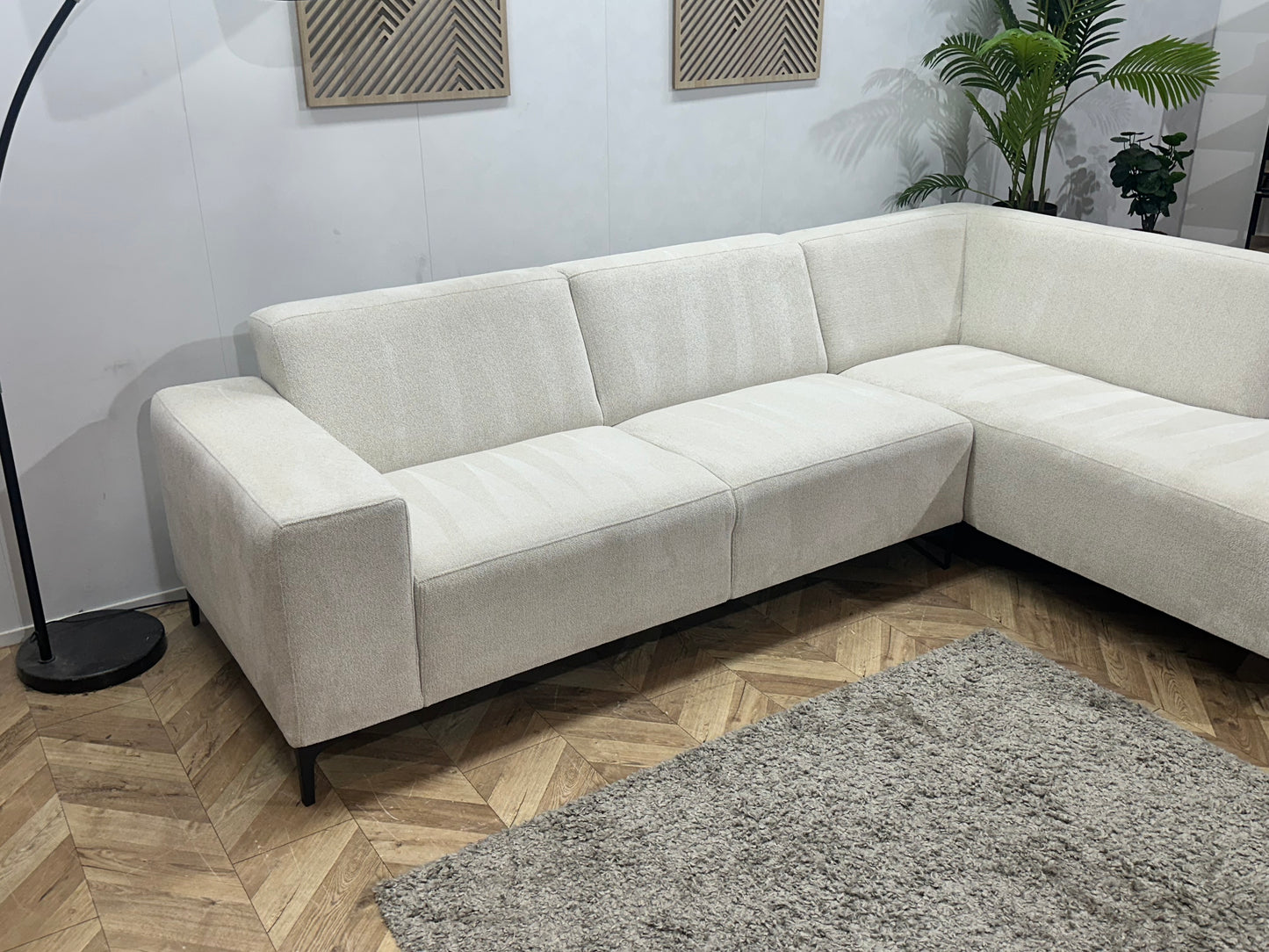 Witte Bouclé Stoffen Hoekbank ~ Vaste Kussens