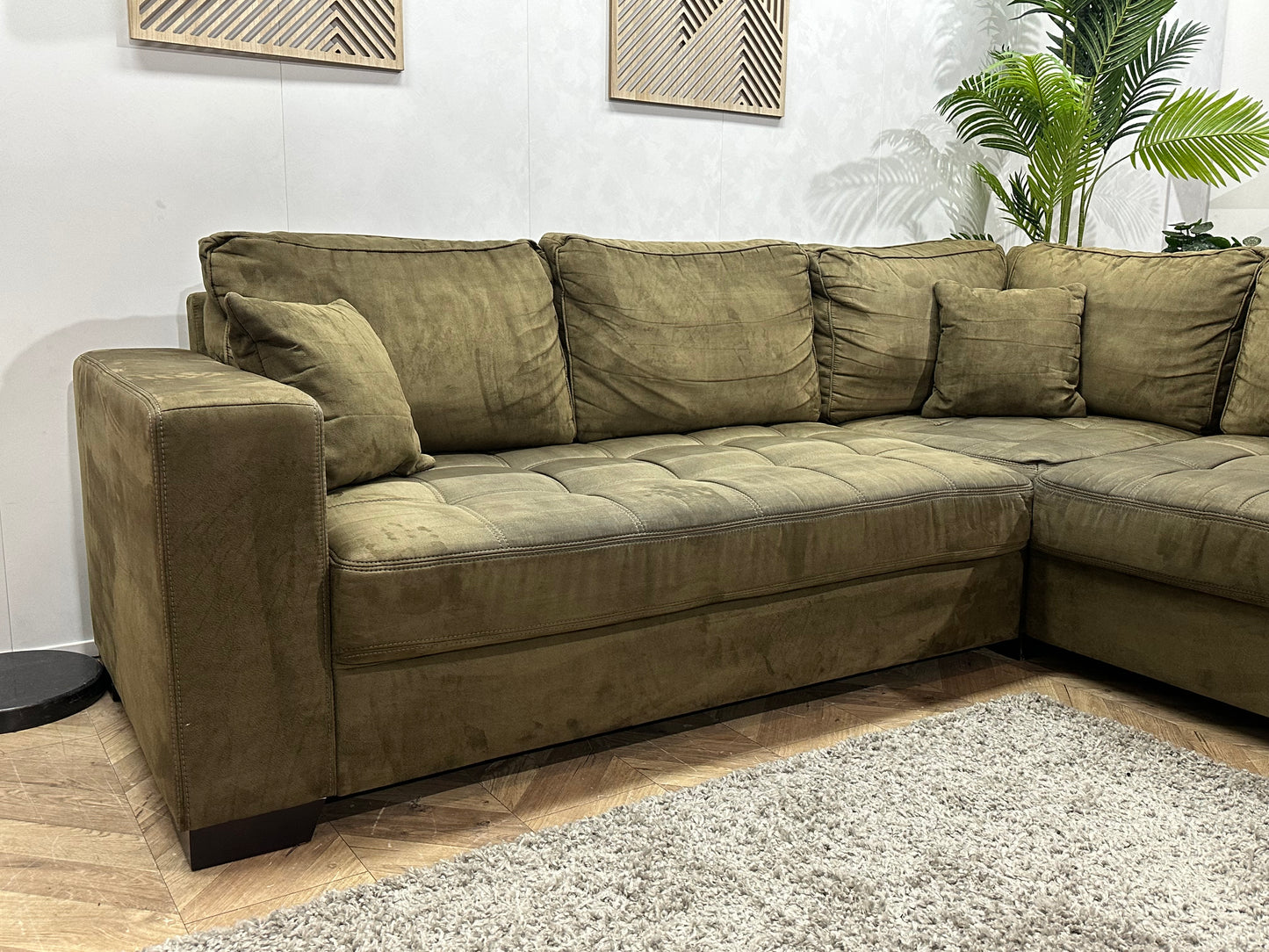 Donker Groene Suède Stoffen Hoekbank ~ Losse Rugkussens Met Afneembare Hoezen