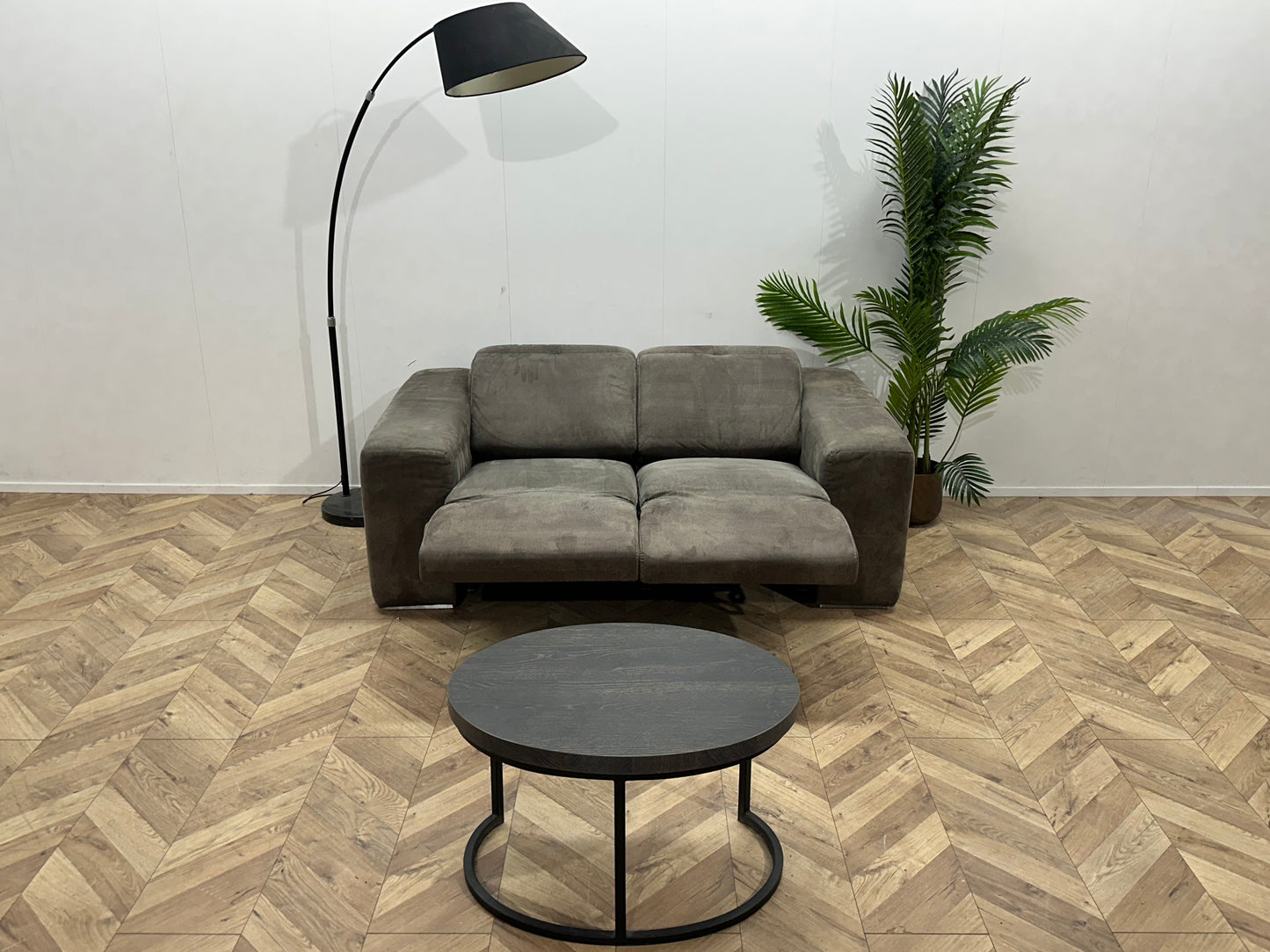 Bruin/Grijze Suède Stoffen 2-Zits Bank ~ Relaxfunctie ~ Verstelbare Hoofdsteunen