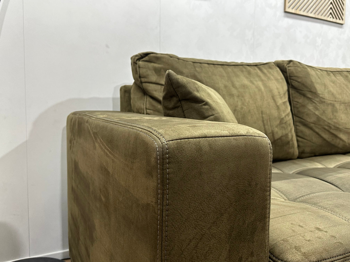 Donker Groene Suède Stoffen Hoekbank ~ Losse Rugkussens Met Afneembare Hoezen