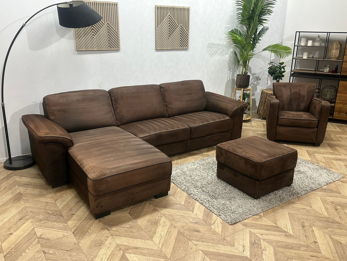 Bruine Suède Stoffen Banken Set Inc Hocker ~ Vaste Kussens
