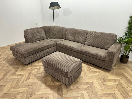 Licht Bruine Ribstof Hoekbank Inc Hocker ~ Losse Kussens Met Afneembare Hoezen