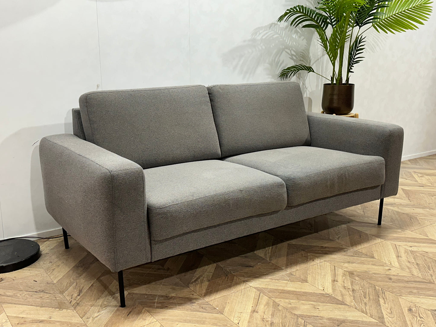 Grijze 2.5-Zits Bank ~ Losse Rugkussens Met Afneembare Hoezen