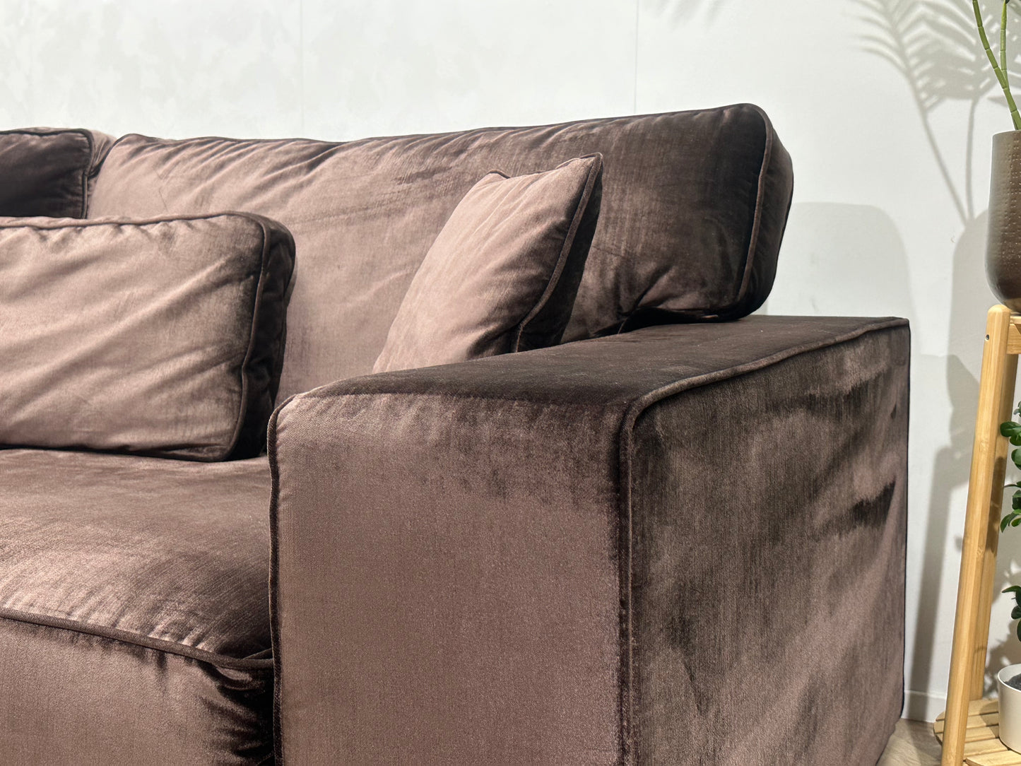 Bruine Velvet Hoekbank ~ Losse Kussens Met Afneembare Hoezen