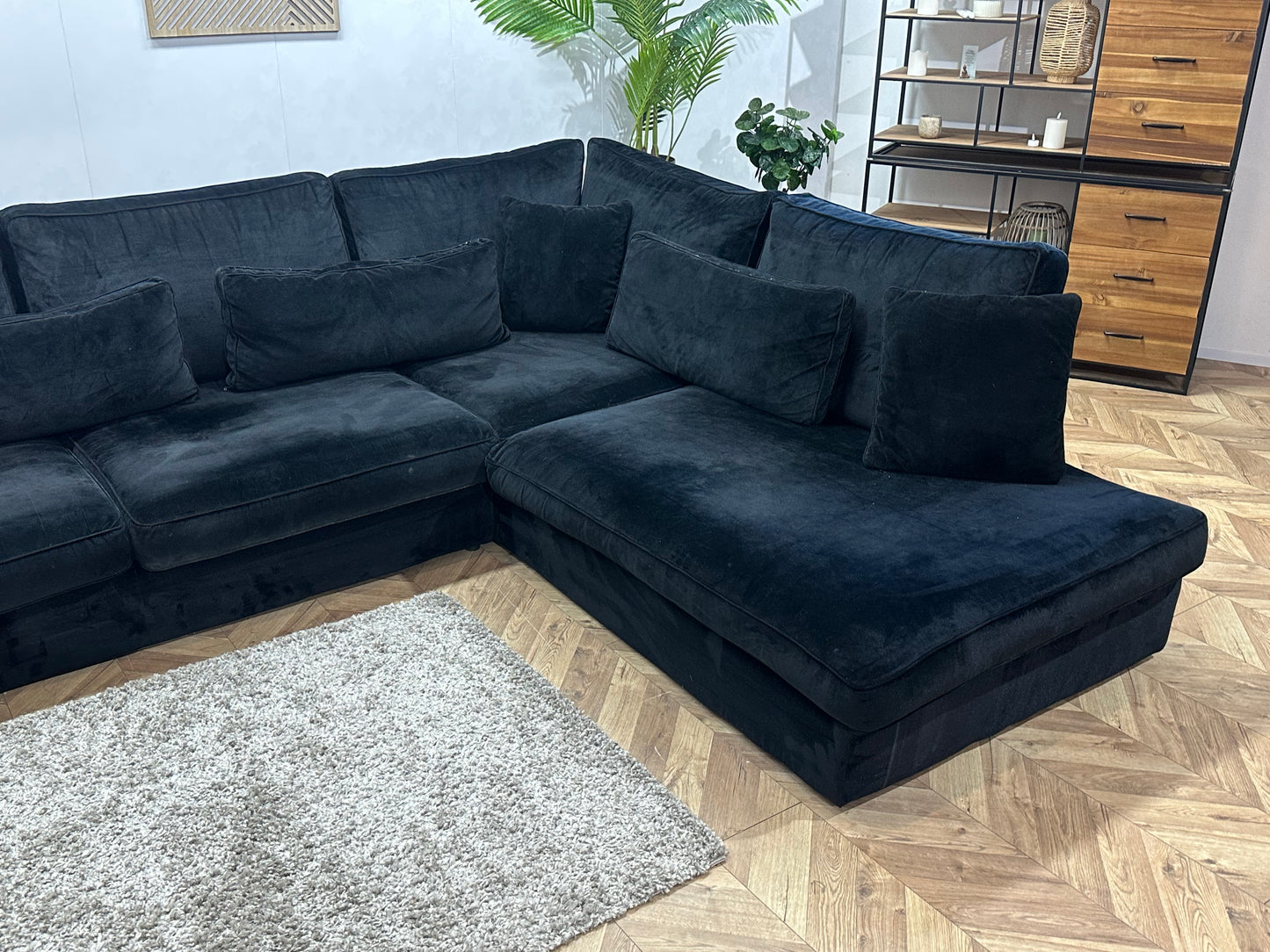 Zwarte Velvet Hoekbank ~ Losse Kussens Met Afneembare Hoezen