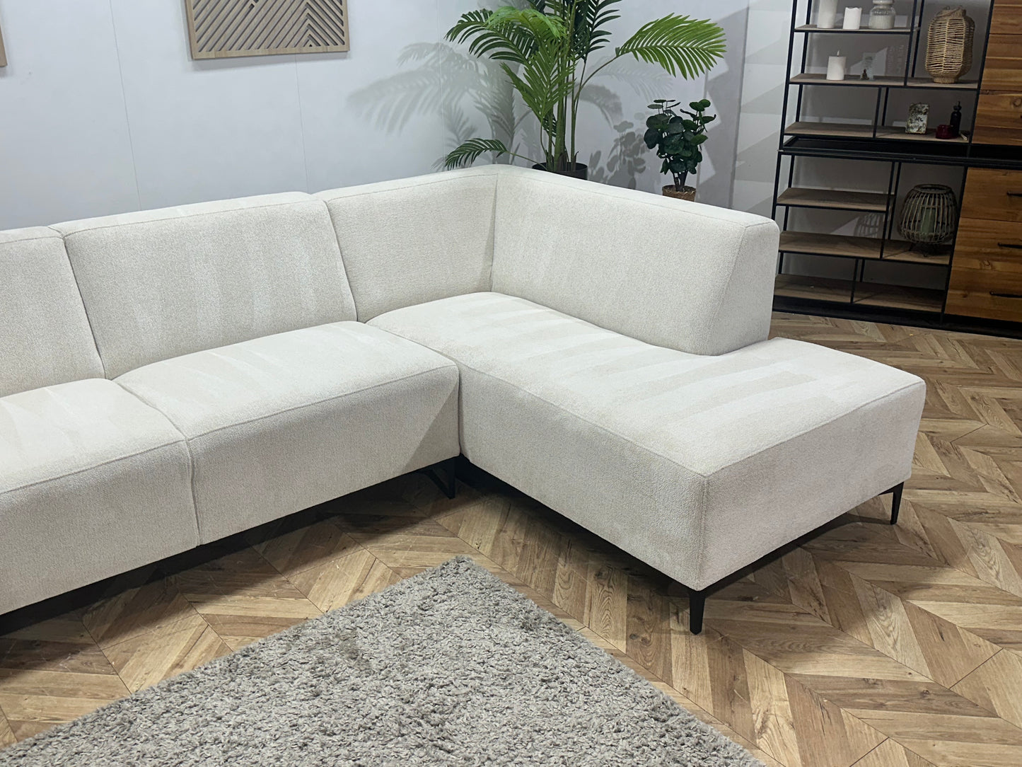 Witte Bouclé Stoffen Hoekbank ~ Vaste Kussens