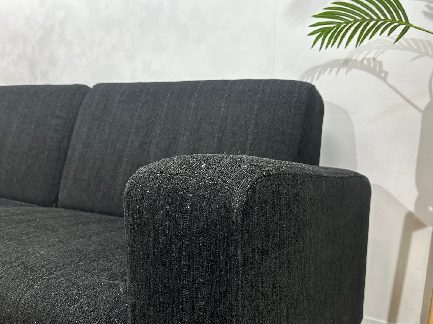 InHouse Zwarte 2.5-Zits Bank ~ Vaste Kussens