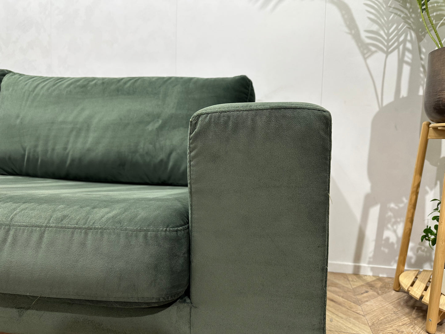 Groene Velvet 2.5-Zits ~ Losse Kussens Met Hocker