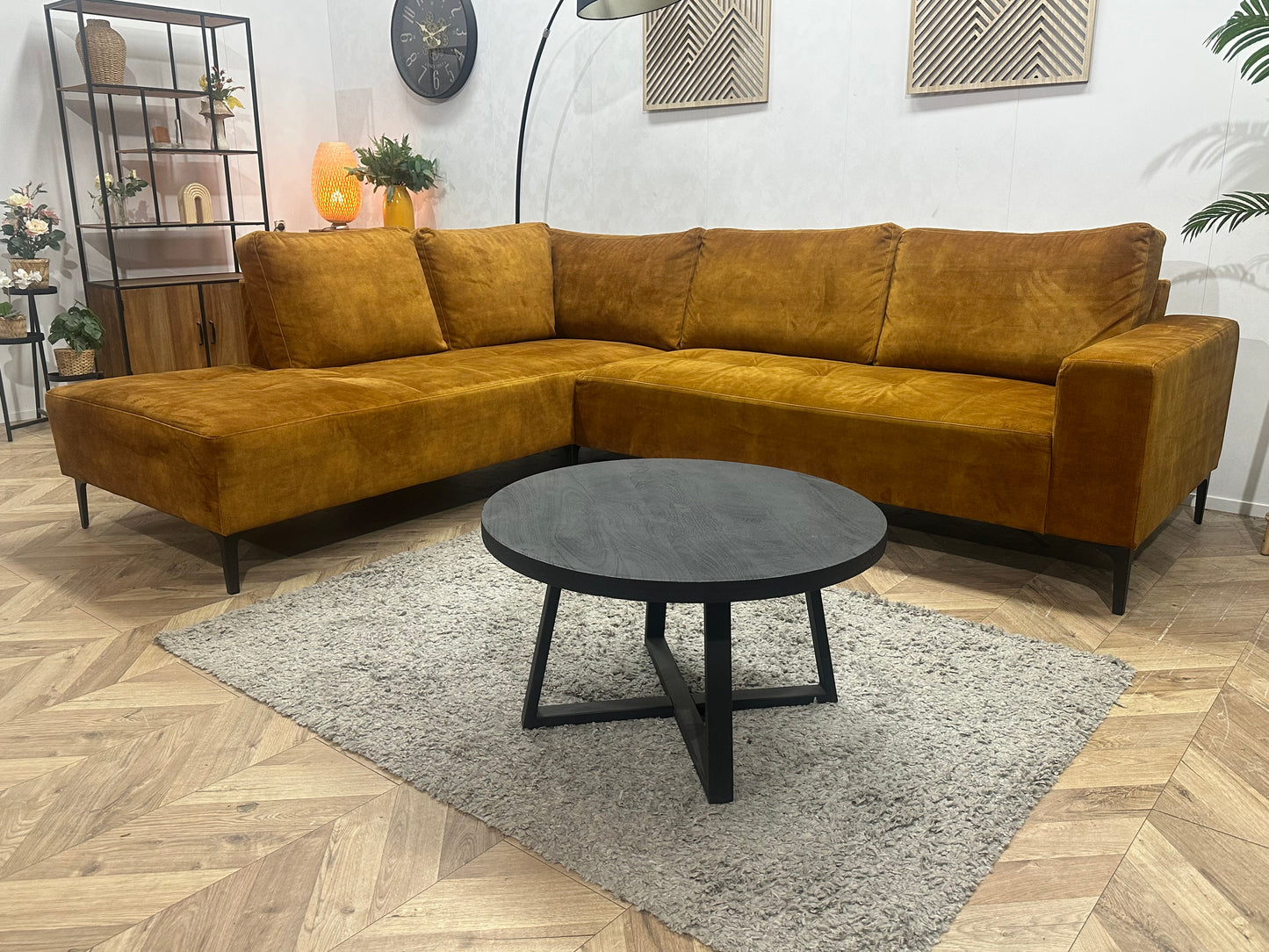 Oker Gele Velvet Hoekbank ~ Losse Rugkussens Met Afneembare Hoezen