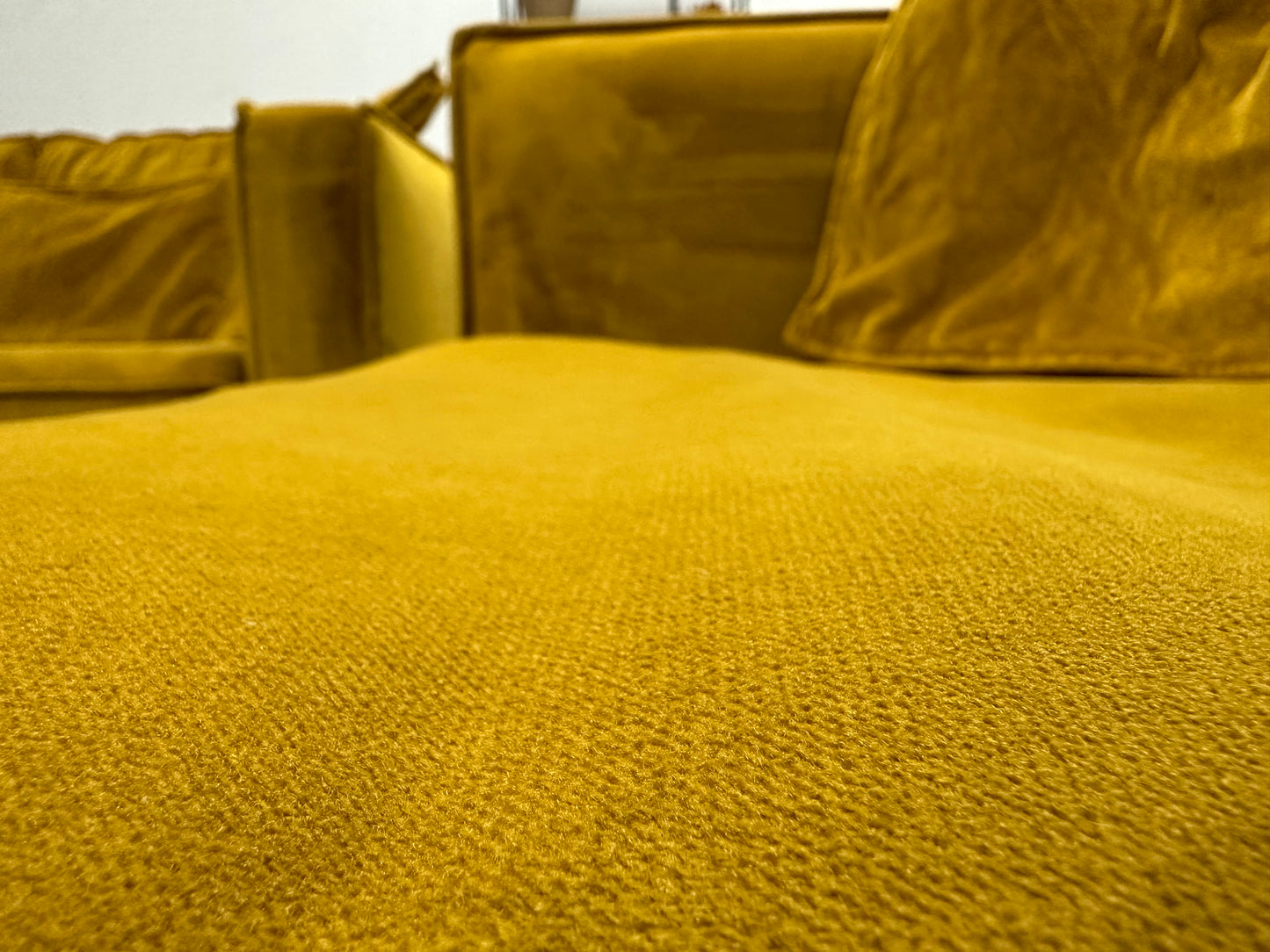 Gele Velvet Banken Set ~ Losse Kussens Met Afneembare Hoezen