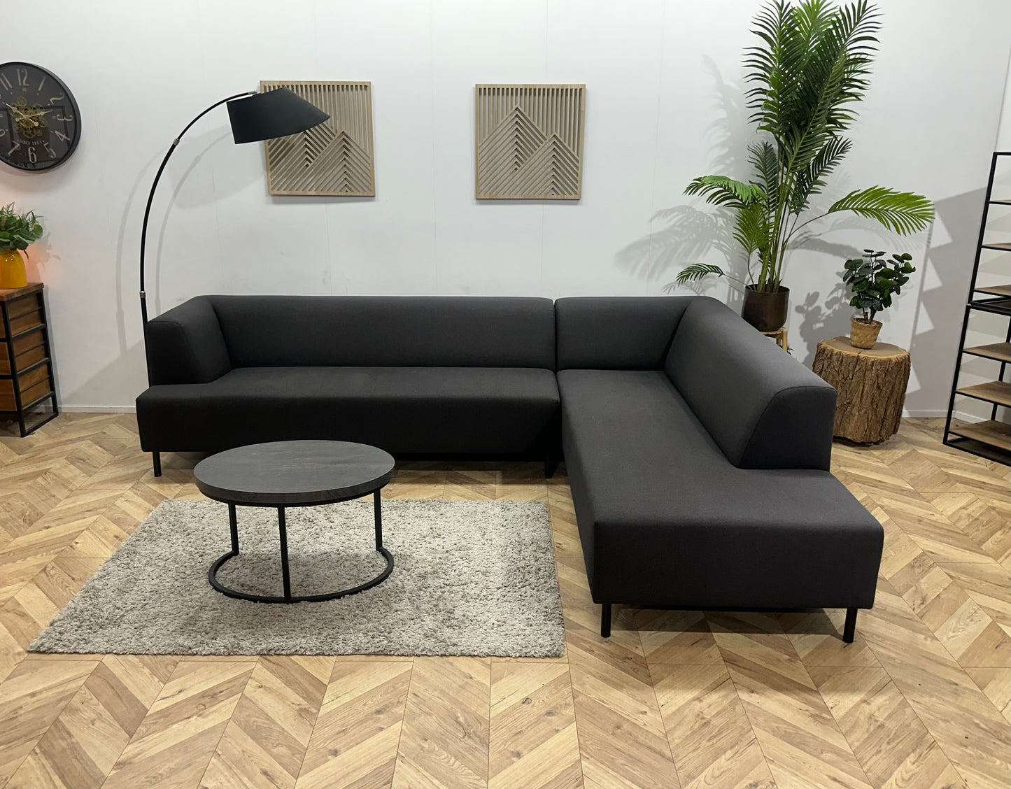 Zwarte Hoekbank ~ Vaste Kussens