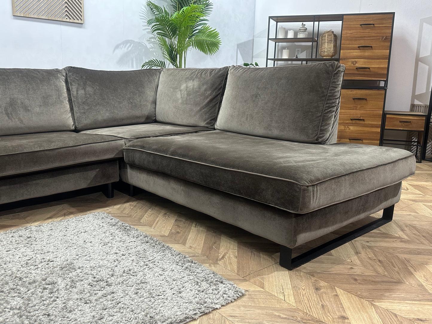 Bruine Velvet Hoekbank ~ Losse Kussens Met Afneembare Hoezen