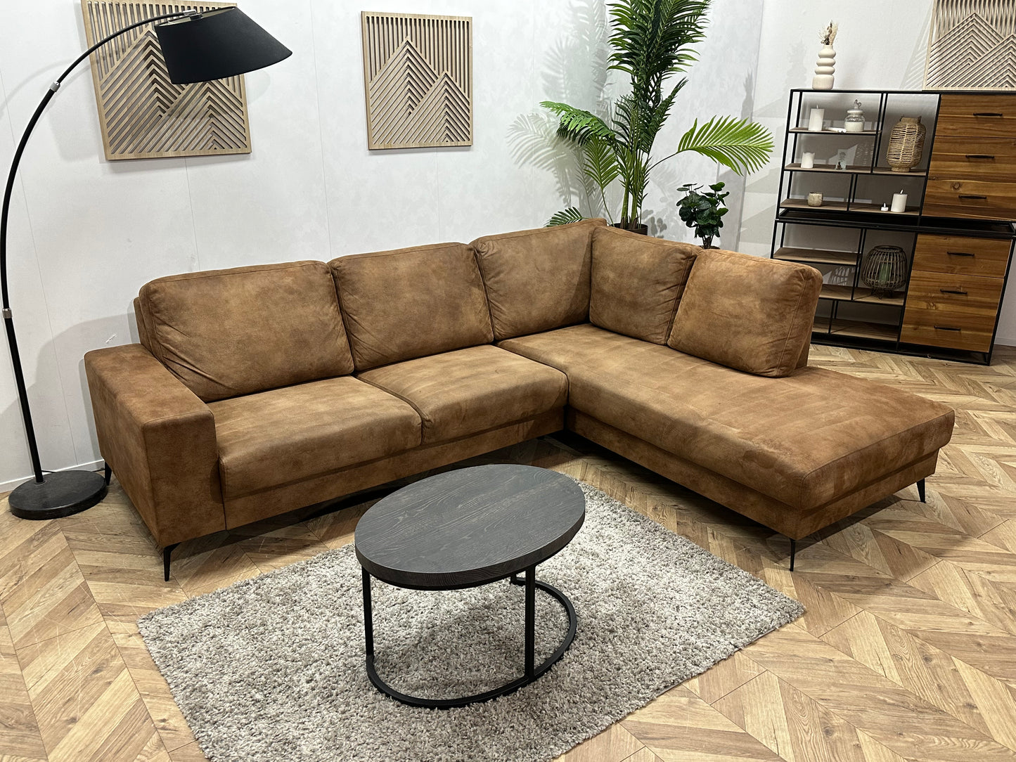 Cognac Bruine Suède Stoffen Hoekbank ~ Losse Rugkussens Met Afneembare Hoezen