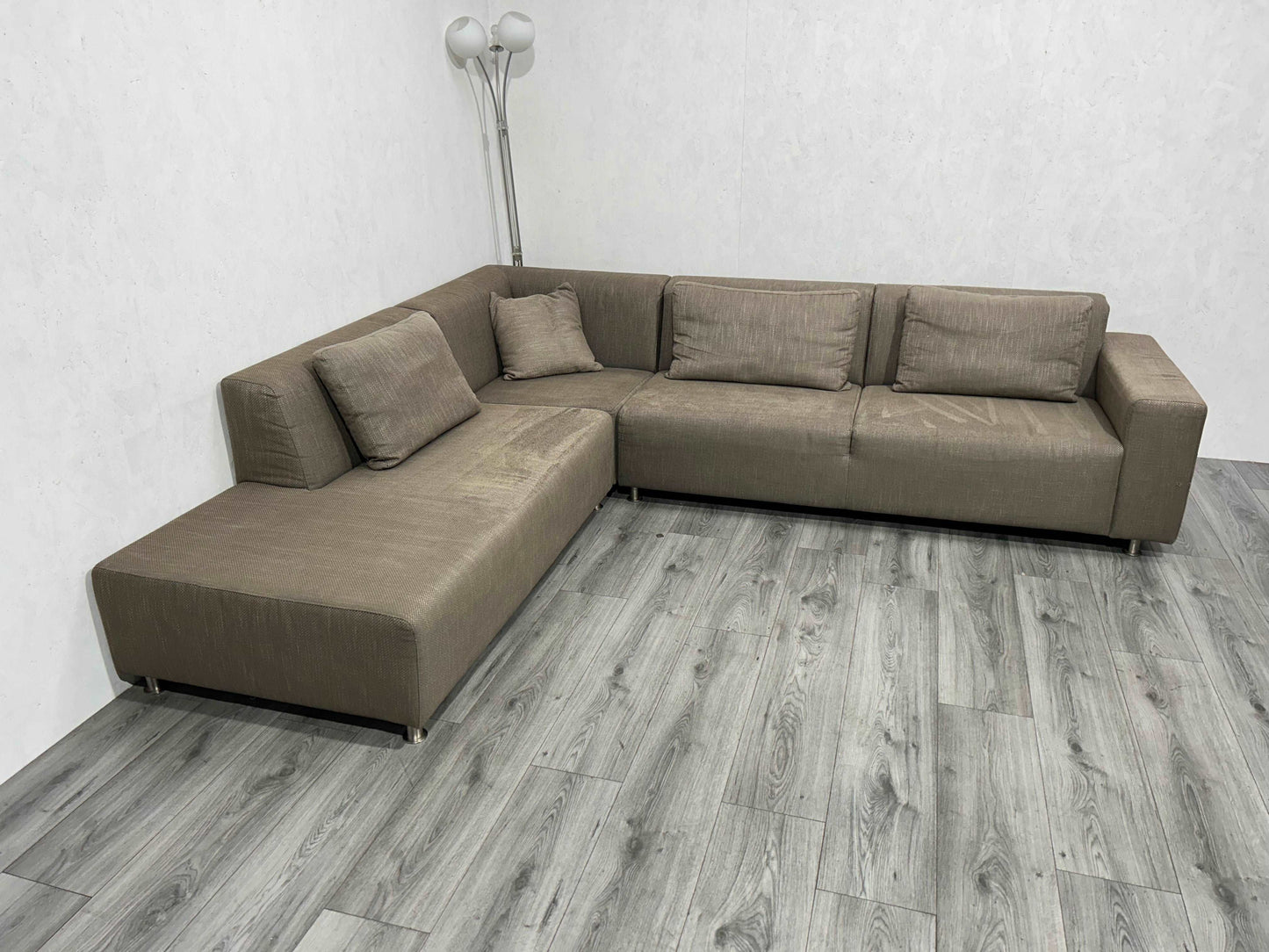 Taupe Hoekbank ~ Vaste Kussens
