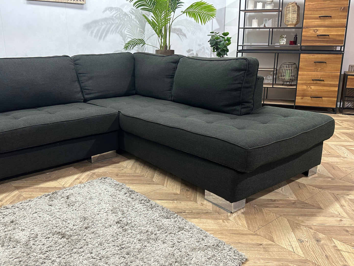 Zwarte Hoekbank ~ Losse Kussens Met Afneembare Hoezen