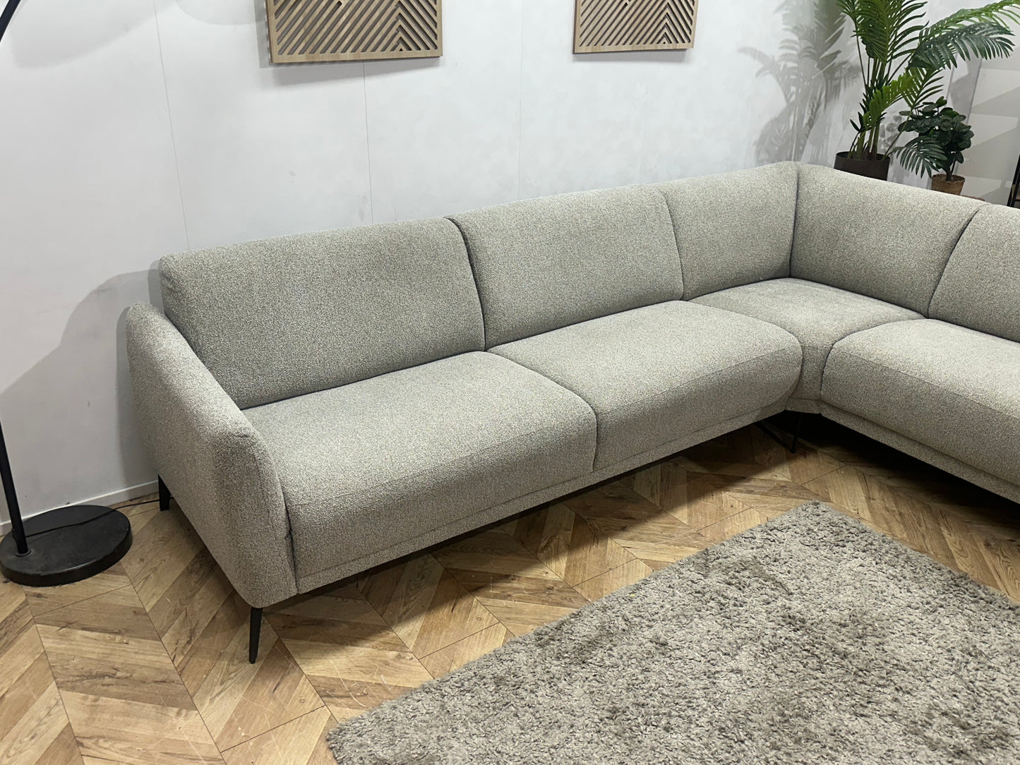 Licht Grijze Bouclé Stoffen Hoekbank ~ Vaste Kussens