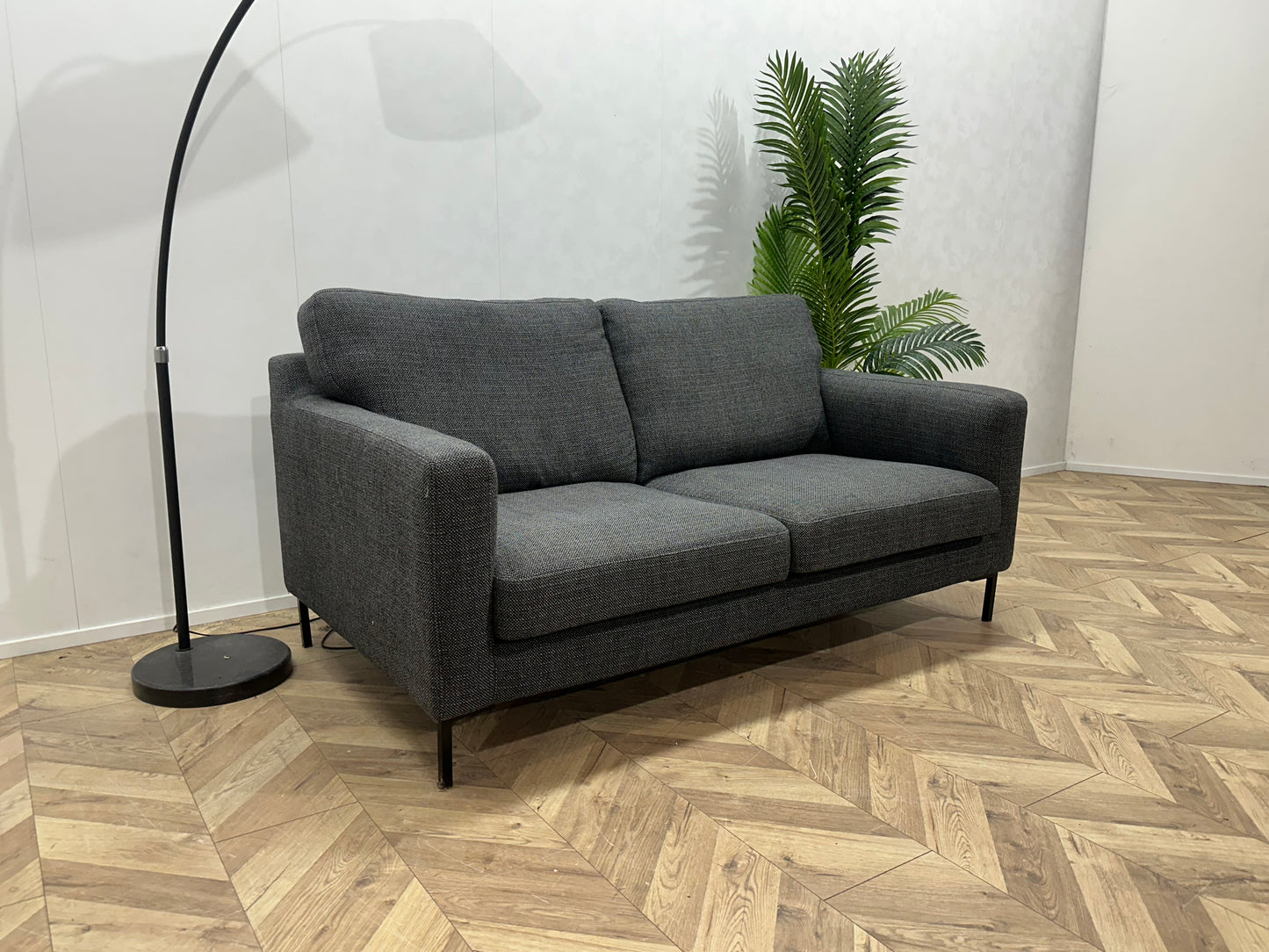 Grijze 2.5-Zits Bank Inc Hocker ~ Losse Kussens Met Afneembare Hoezen