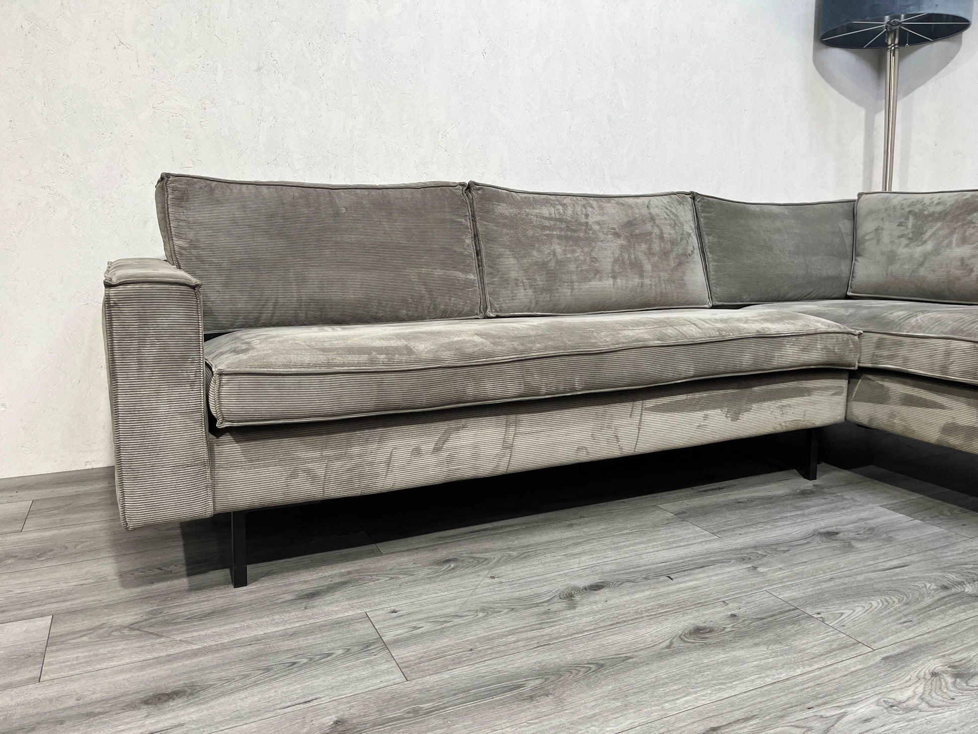 Licht Grijze Wood Ribstof Hoekbank ~ Nieuwstaat - Banken Bazaar