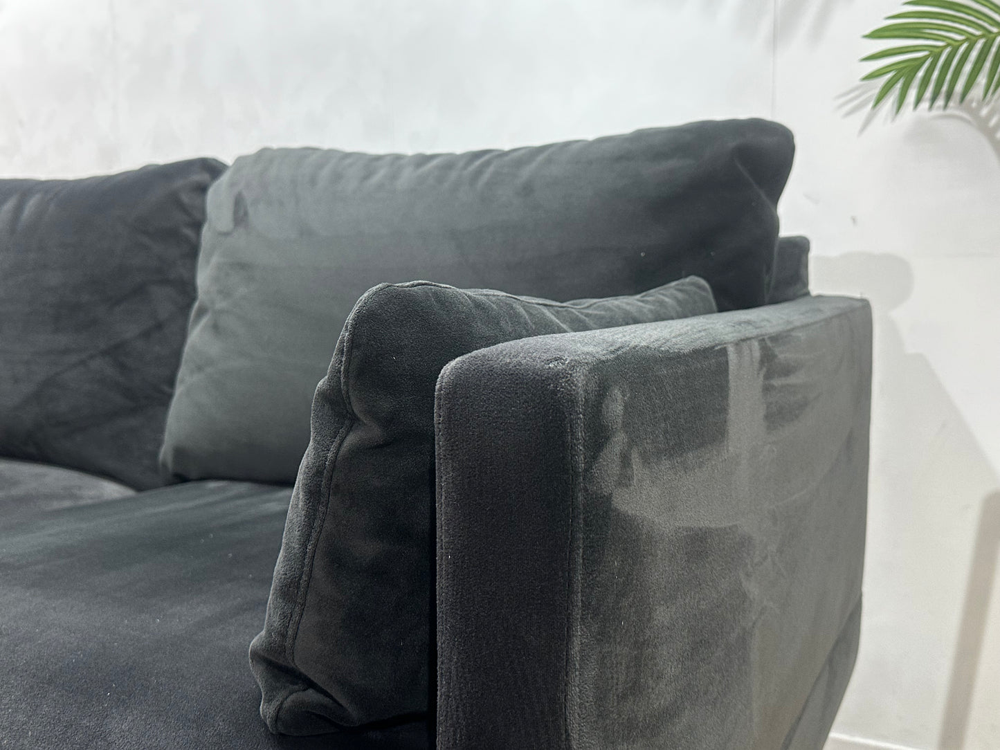 Zwarte Velvet 2-Zits Bank ~ Losse Kussens Met Afneembare Hoezen